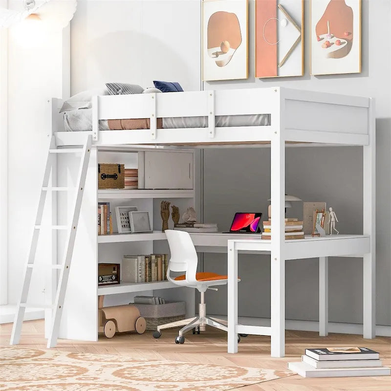 Lit mezzanine en bois pleine grandeur avec bureau et étagère, garde-corps