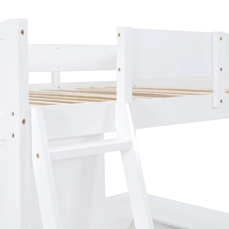 Lit mezzanine en bois pleine grandeur avec bureau et étagère, garde-corps